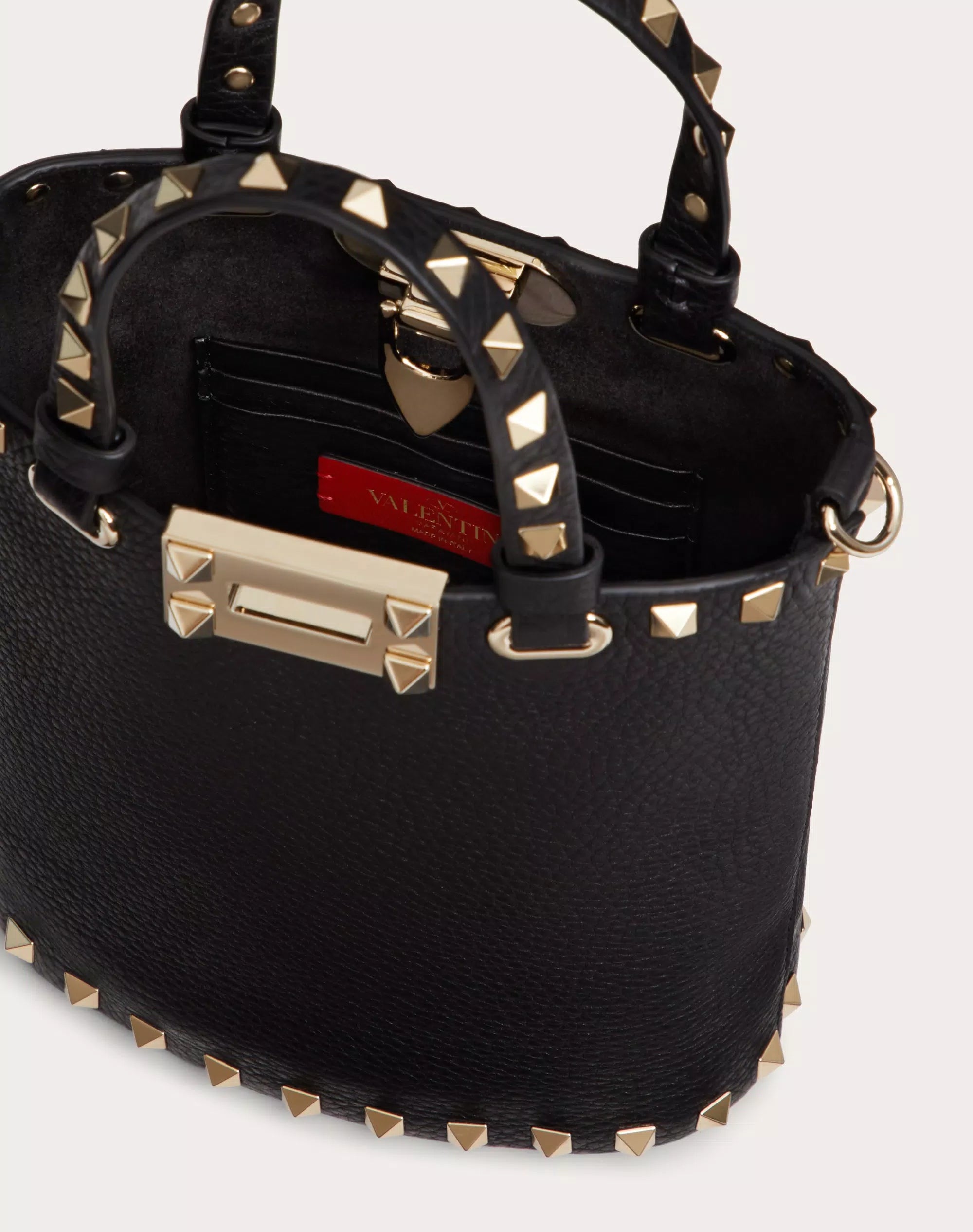 ROCKSTUD CROSSBODY POUCH IN GRAINY CALFSKIN