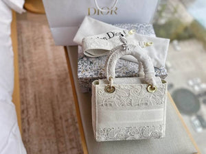 Dior MEDIUM LADY D-LITE BAG