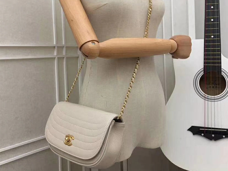 CHANEL LAMBSKIN FLAP BAG WHITE 3118A