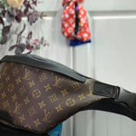 LOUIS VUITTON MONOGRAM CANVAS DISCOVERY BUMBAG M43644