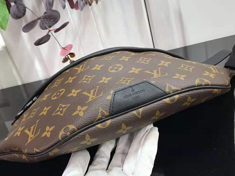 LOUIS VUITTON MONOGRAM CANVAS DISCOVERY BUMBAG M43644