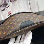 LOUIS VUITTON MONOGRAM CANVAS DISCOVERY BUMBAG M43644