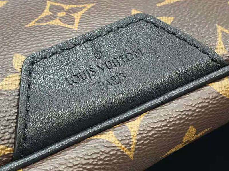 LOUIS VUITTON MONOGRAM CANVAS DISCOVERY BUMBAG M43644