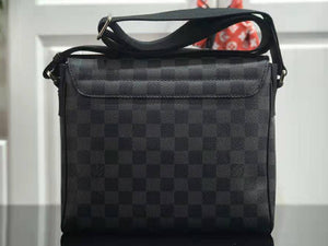 LOUIS VUITTON DAMIER GRAPHITE CANVAS DISTRICT PM N40238