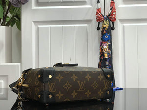 LOUIS VUITTON MONOGRAM CANVAS LOCKYBB 2020