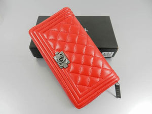 BOY CHANEL MATELASSE ZIP AROUND WALLET RED