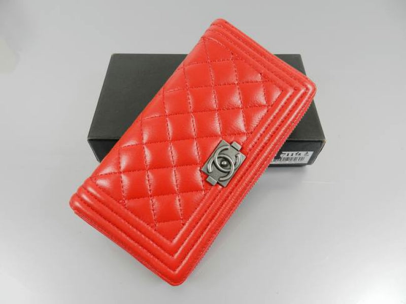 BOY CHANEL MATELASSE ZIP AROUND WALLET RED