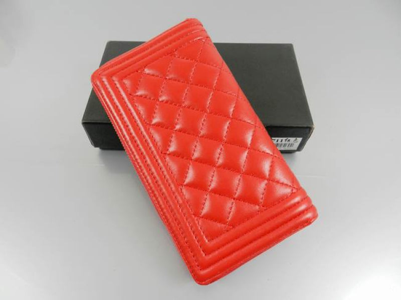 BOY CHANEL MATELASSE ZIP AROUND WALLET RED