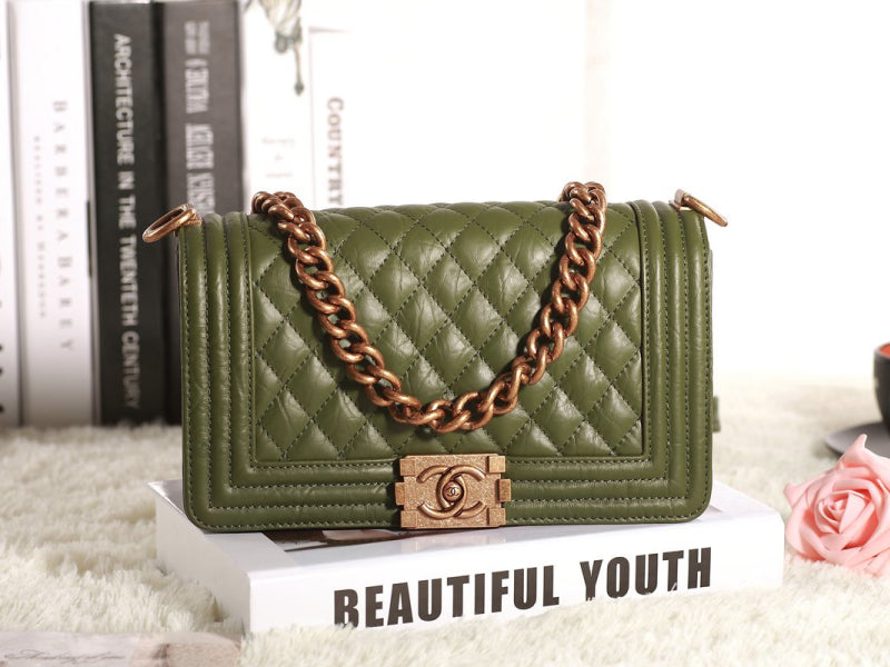 BOY CHANEL FLAP BAG GREEN IN ORIGINAL CRACKLED EFFECT LEATHER BRASS HARDWARE